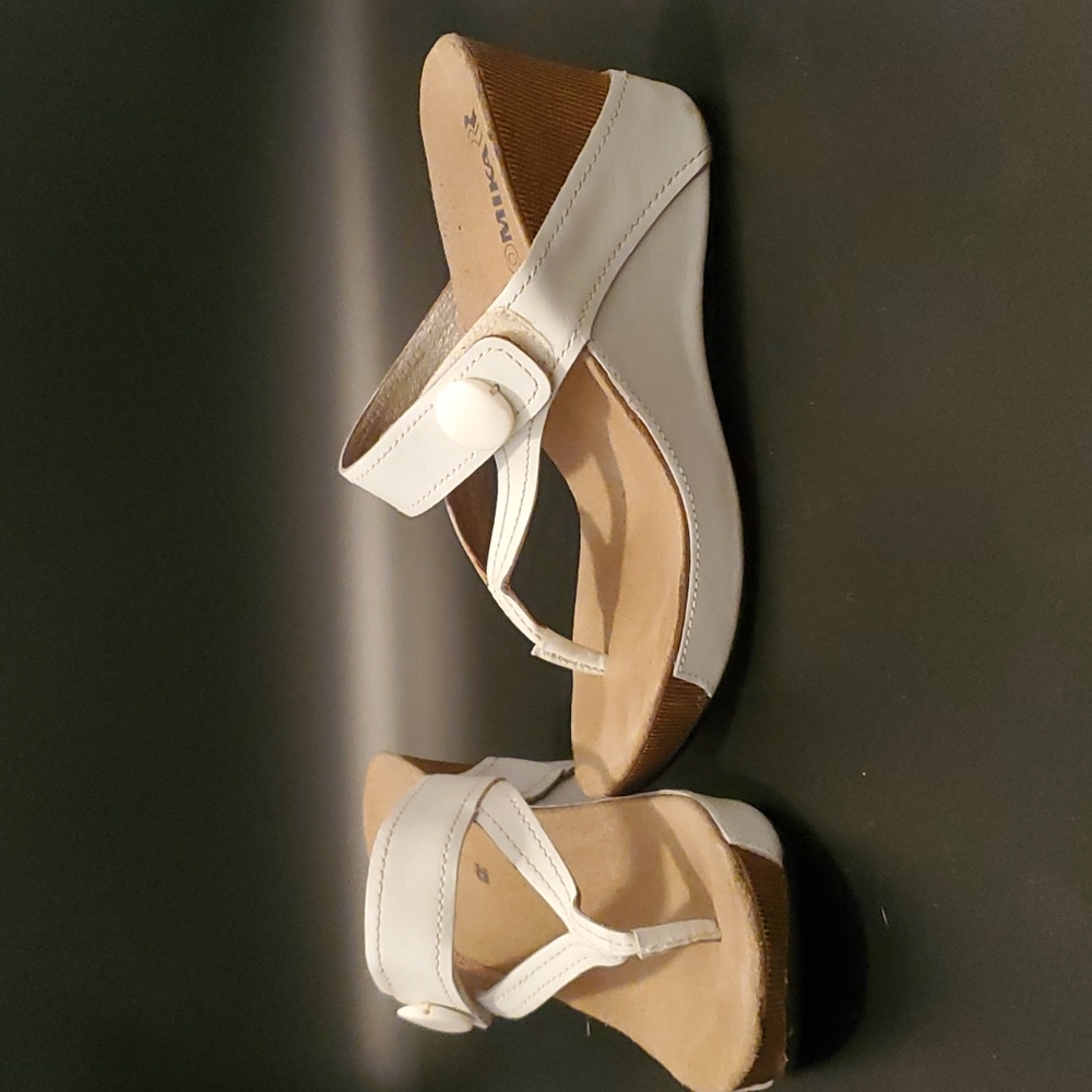 White Sandal wedges, sz 38 (8)